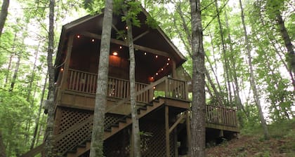 The Mountaineer Cabin at Starr Mountain Retreat