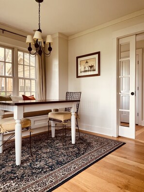 Interior - Little House on River - architectural gem (Higganum)