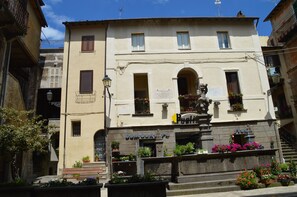 Exterior - panoramic apartment, full of atmosphere, a few steps from the Ruspoli castle. (vignanello)