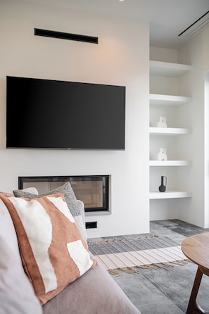 Smart-TV, Kamin