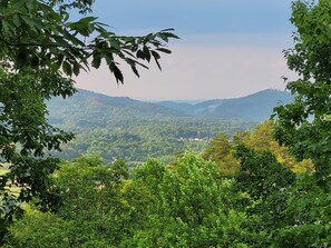 Property grounds - 5 Minutes to National Park - Stunning Mountain Views in Wears Valley - Hot Tub (Sevierville)