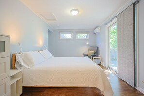 2 bedrooms, desk, WiFi, bed sheets - Twin Lights: Explore the village of Rockport! (Rockport)