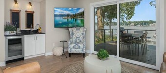 South Shore Sunrise: 100% Renovated Lake Home, Pontoon INCLUDED, near Notre Dame