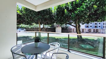 Apartamento familiar, planta baja | Restaurante al aire libre