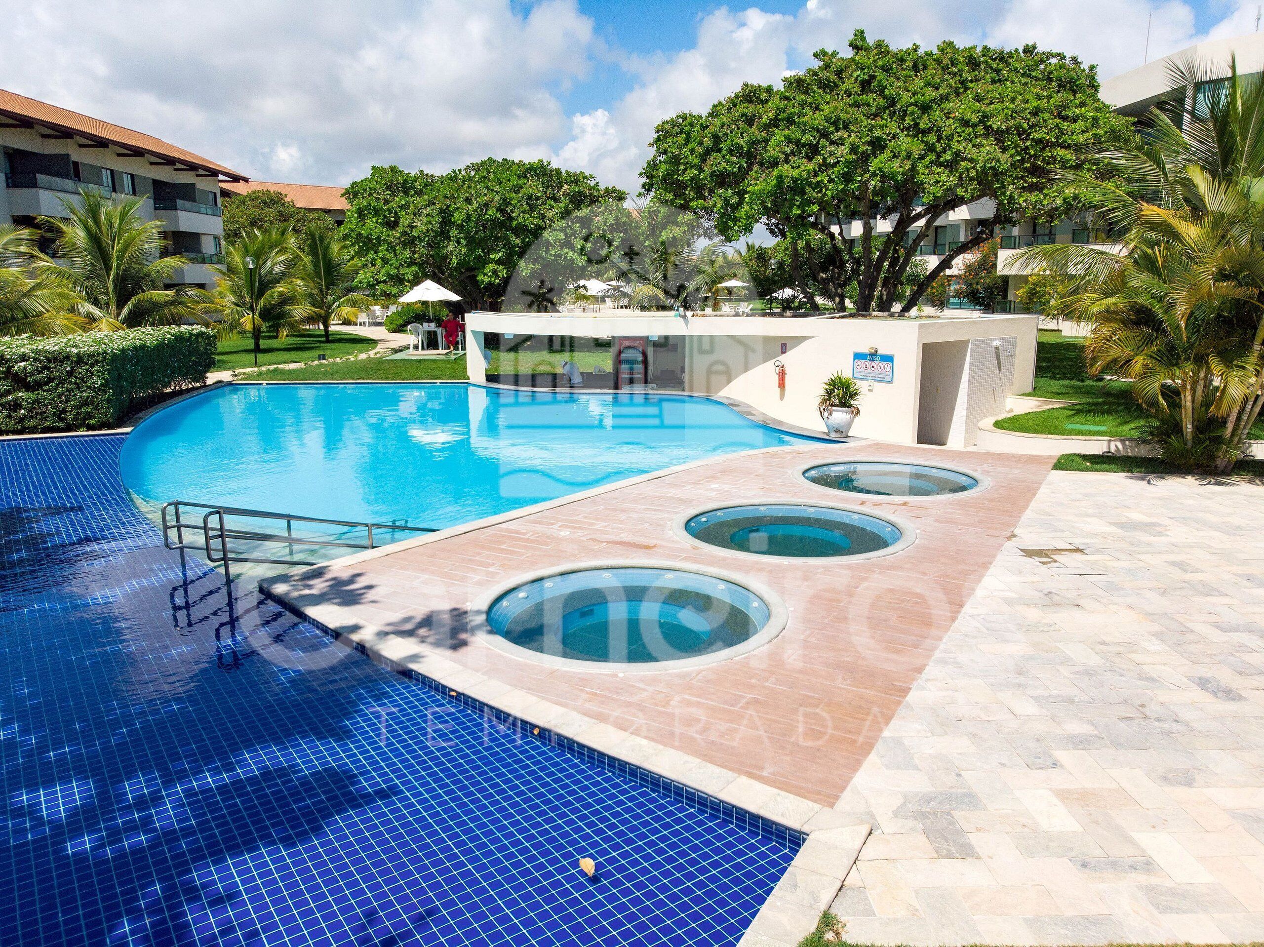 3 piscinas al aire libre