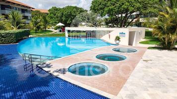 3 piscinas al aire libre