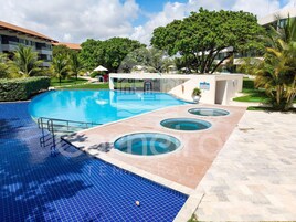 3 piscinas al aire libre