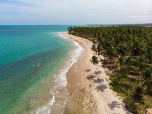 Na praia, areia branca 