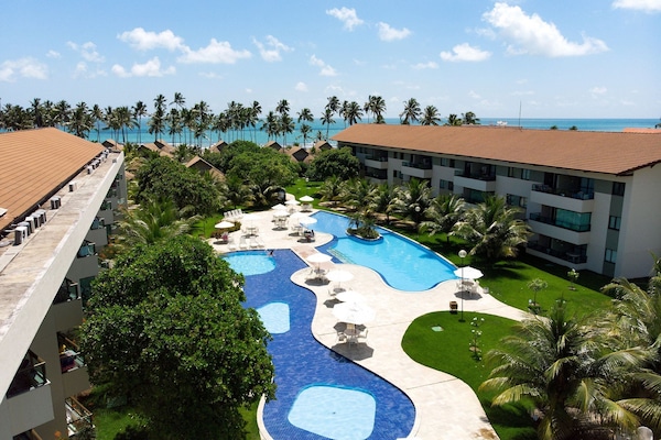 3 piscinas al aire libre