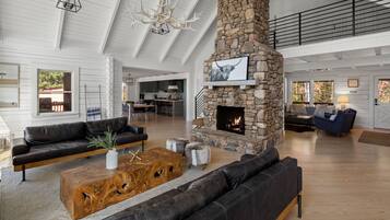 Smart TV, fireplace, ping pong, books