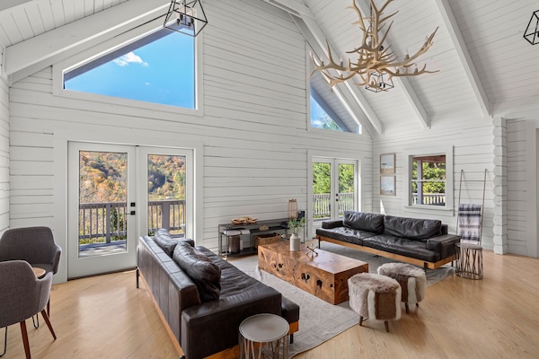 Smart-TV, peis, bordtennis og bøker