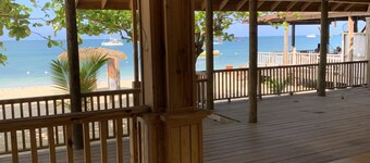 Family Comfort in Jamaica - Enjoy 7 miles of White Sand Beach! by RedAwning