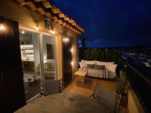 屋外ダイニングエリア