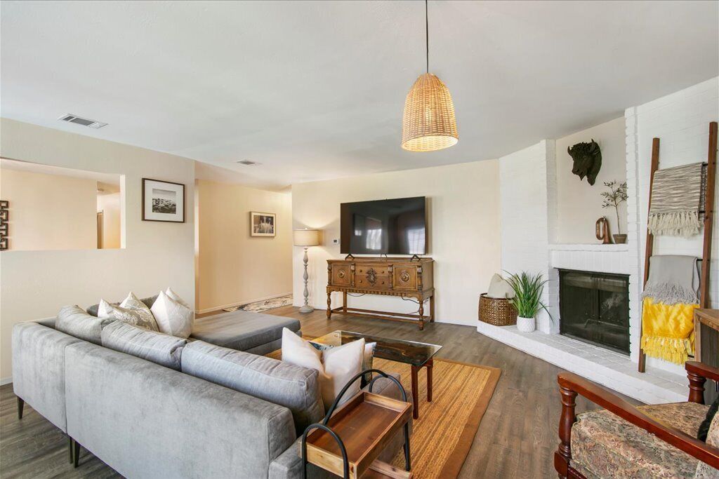 City Haus: Stylish home with King and Wifi 5 minutes to Q2 Stadium, Domain