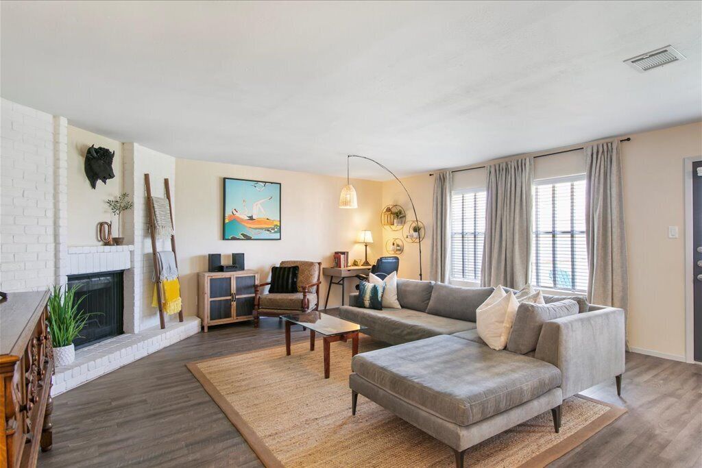 City Haus: Stylish home with King and Wifi 5 minutes to Q2 Stadium, Domain