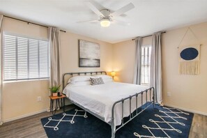 3 bedrooms, desk, iron/ironing board, free WiFi