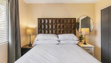 3 bedrooms, desk, iron/ironing board, free WiFi