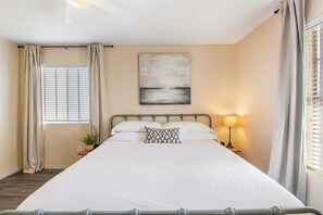 3 habitaciones, escritorio, tabla de planchar con plancha y wifi gratis 