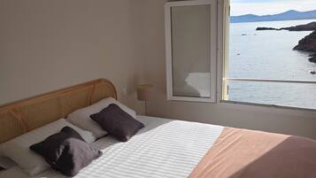 3 slaapkamers, een strijkplank/strijkijzer, gratis wifi, beddengoed