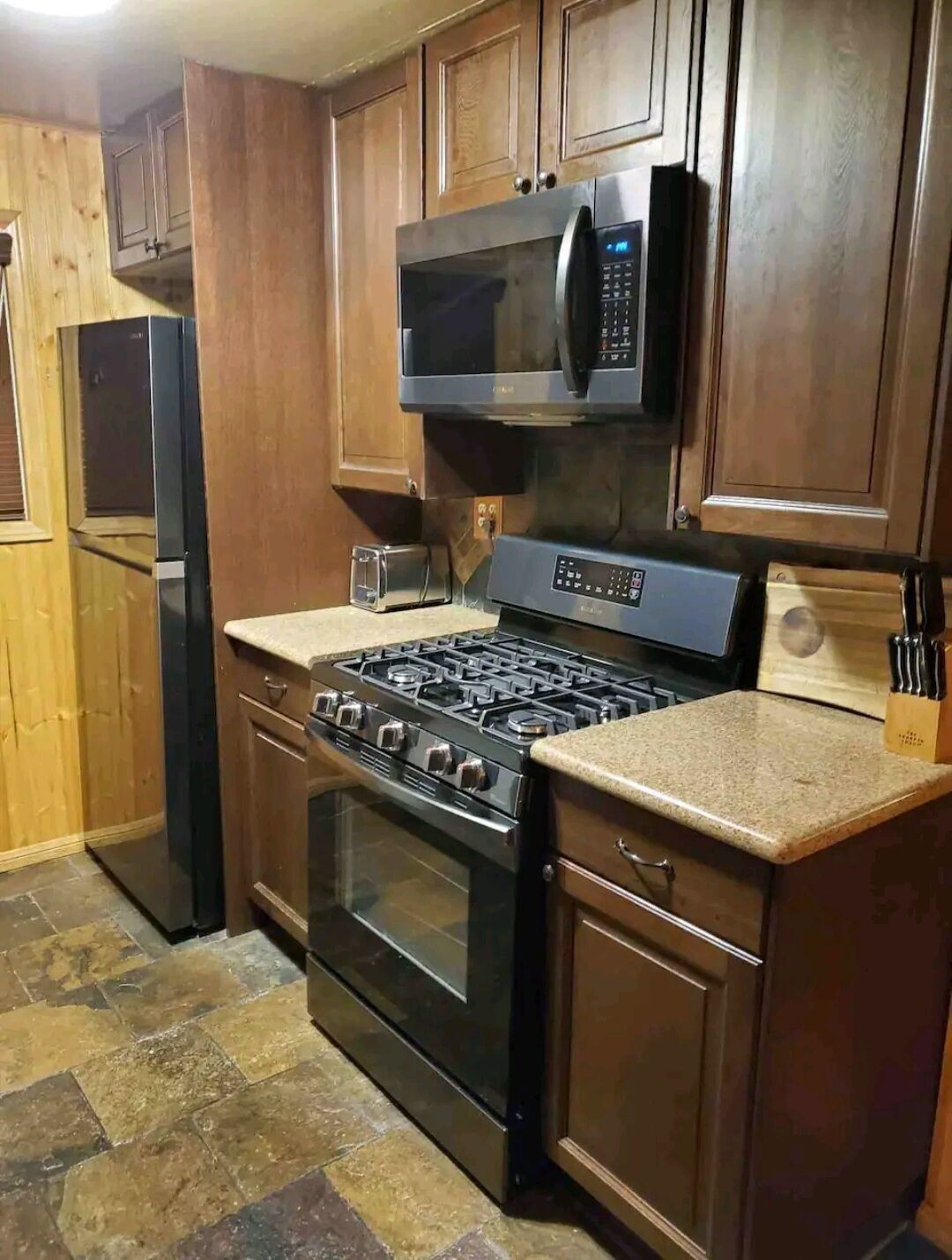 Big Bear Log Cabin with Hot Tub