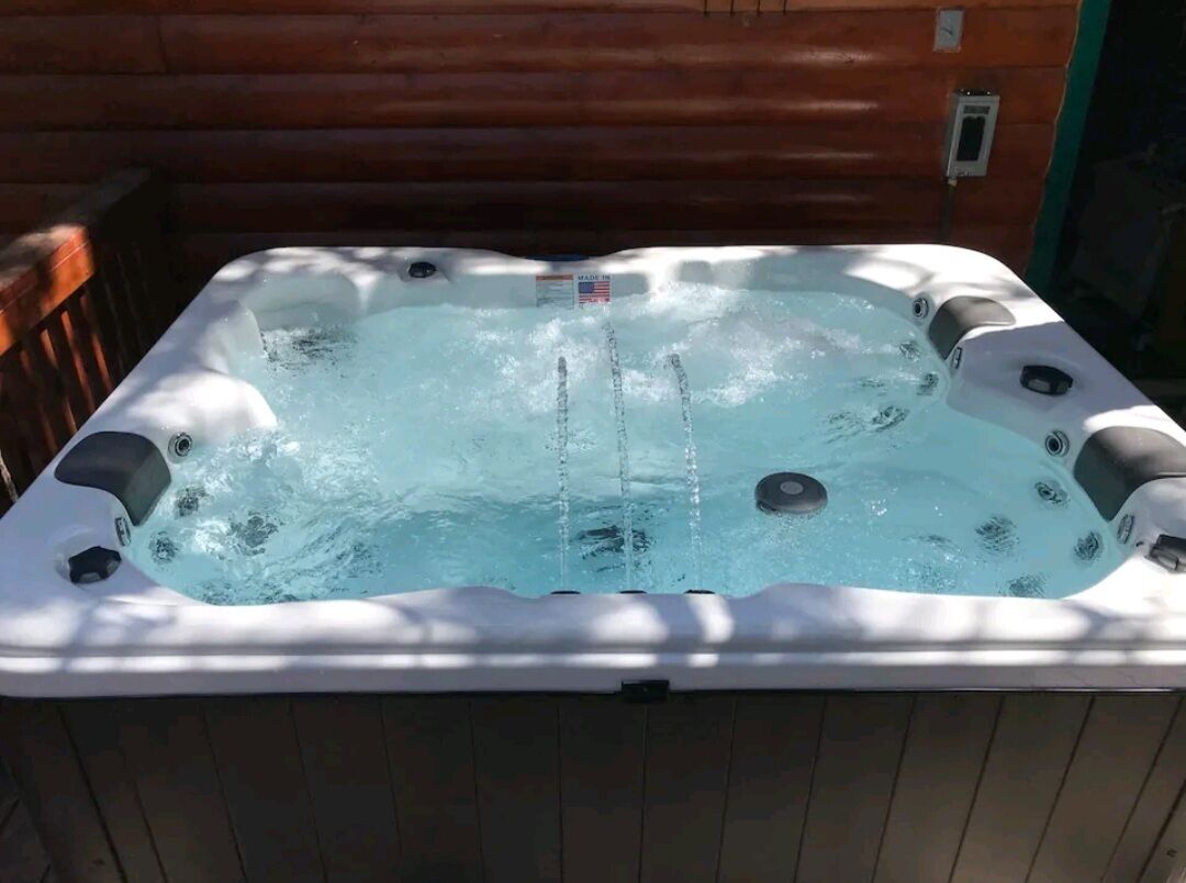 Big Bear Log Cabin with Hot Tub