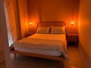 1 habitación, tabla de planchar con plancha, wifi gratis y ropa de cama 