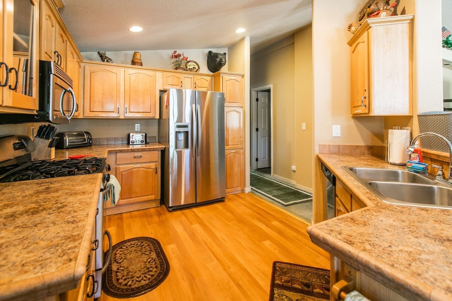 Newer Cabin - very close to lake and Village. With Central A/C