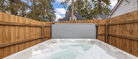 Tina de hidromasaje al aire libre