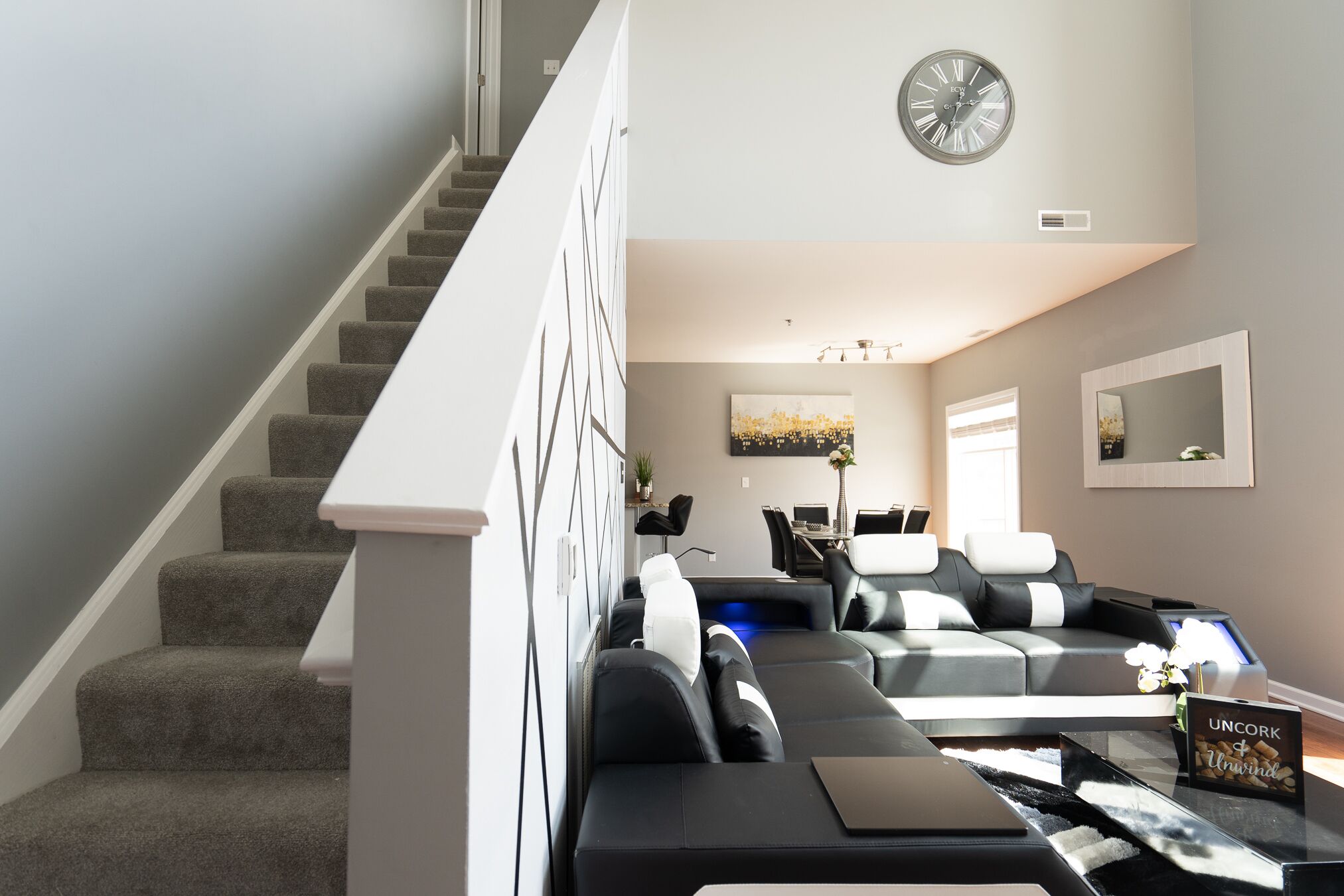 Lavish Downtown Penthouse with Free Parking and Huge Balcony