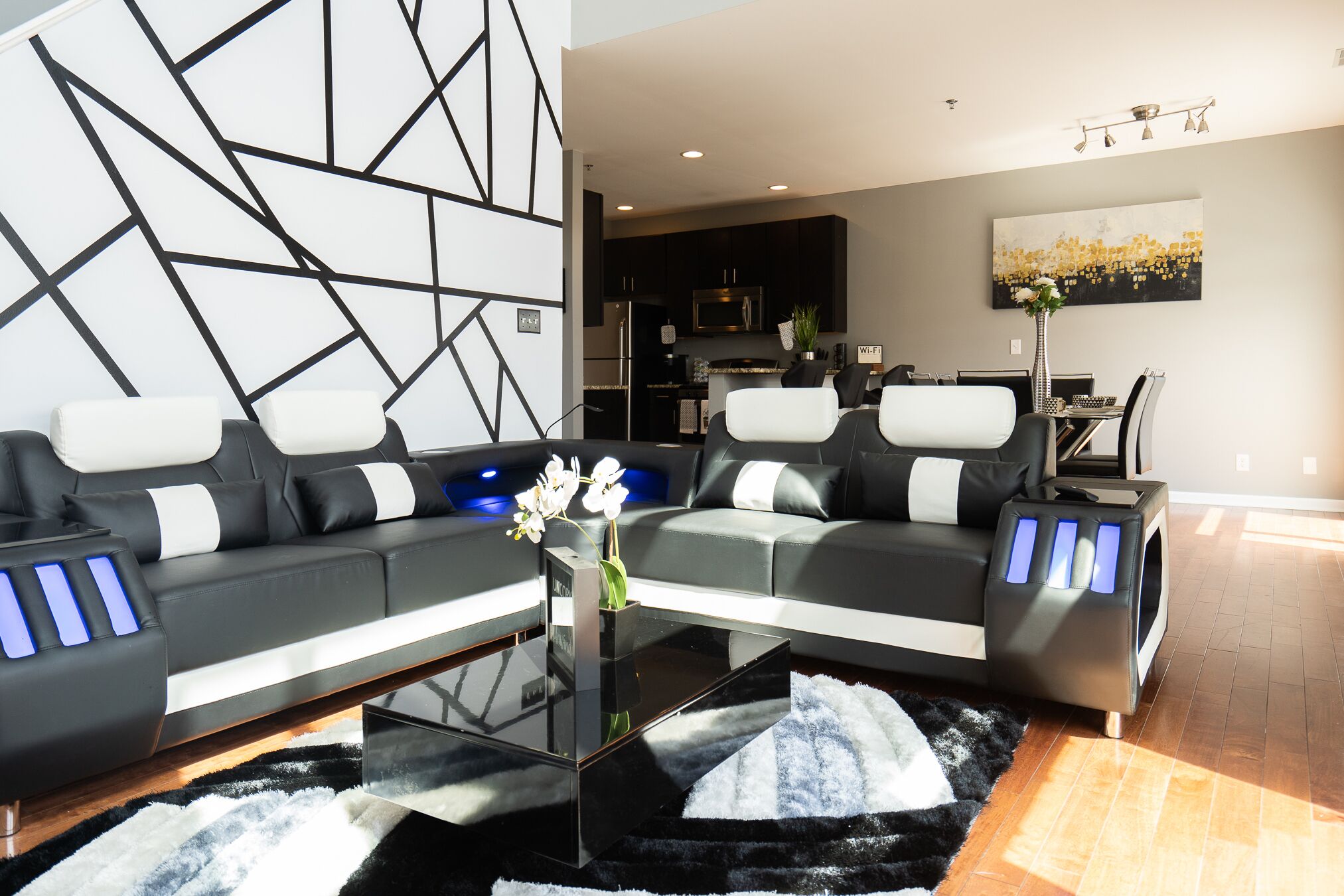 Lavish Downtown Penthouse with Free Parking and Huge Balcony