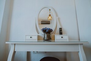 Comfort Double Room | Free minibar, desk, free WiFi, bed sheets