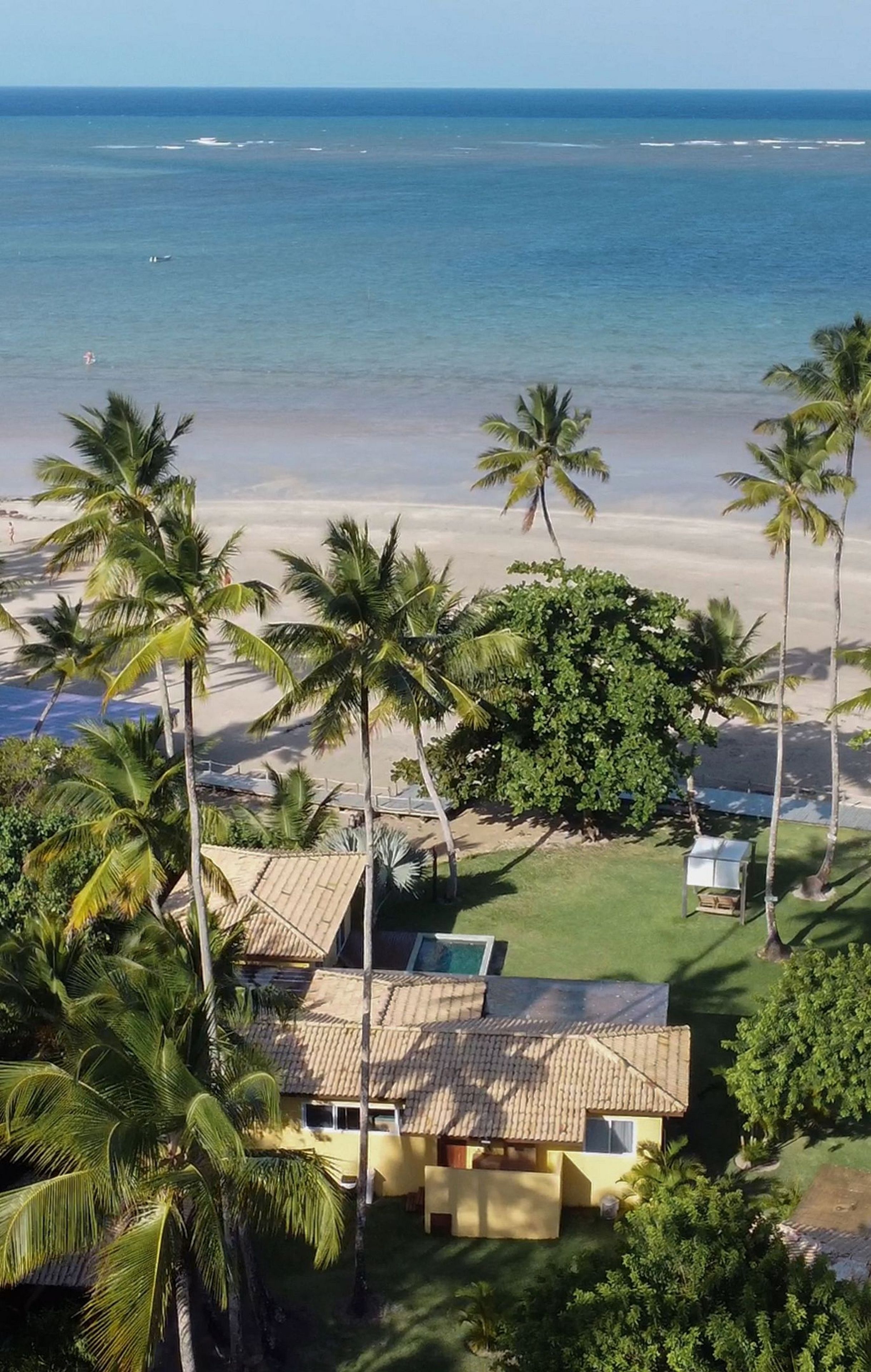 Villa | Beach | On the beach, sun loungers, beach towels, beach bar