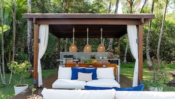 Casa do Encanto | Outdoor dining
