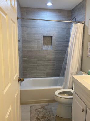 Combined shower/bathtub, hair dryer, towels, soap - Family Getaway!  June & July includes 2 chairs & umbrella at the beach! (Hilton Head Island)