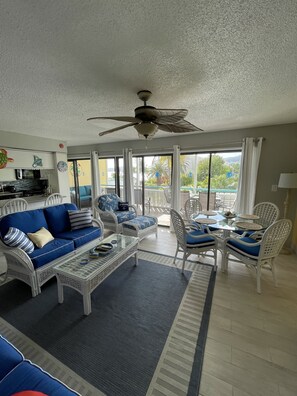 Smart-TV, videospill, DVD-spiller og bøker