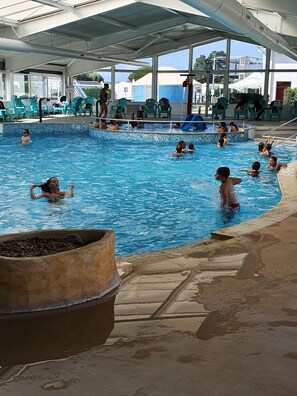 Piscine couverte, piscine extérieure