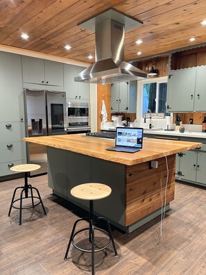 Private kitchen - WANDER WILD - Cozy cabin in the woods, hot tub (Idyllwild-Pine Cove)