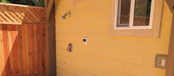 Asian-themed Queen's Loft Apartment 10 mins to the beach and downtown!