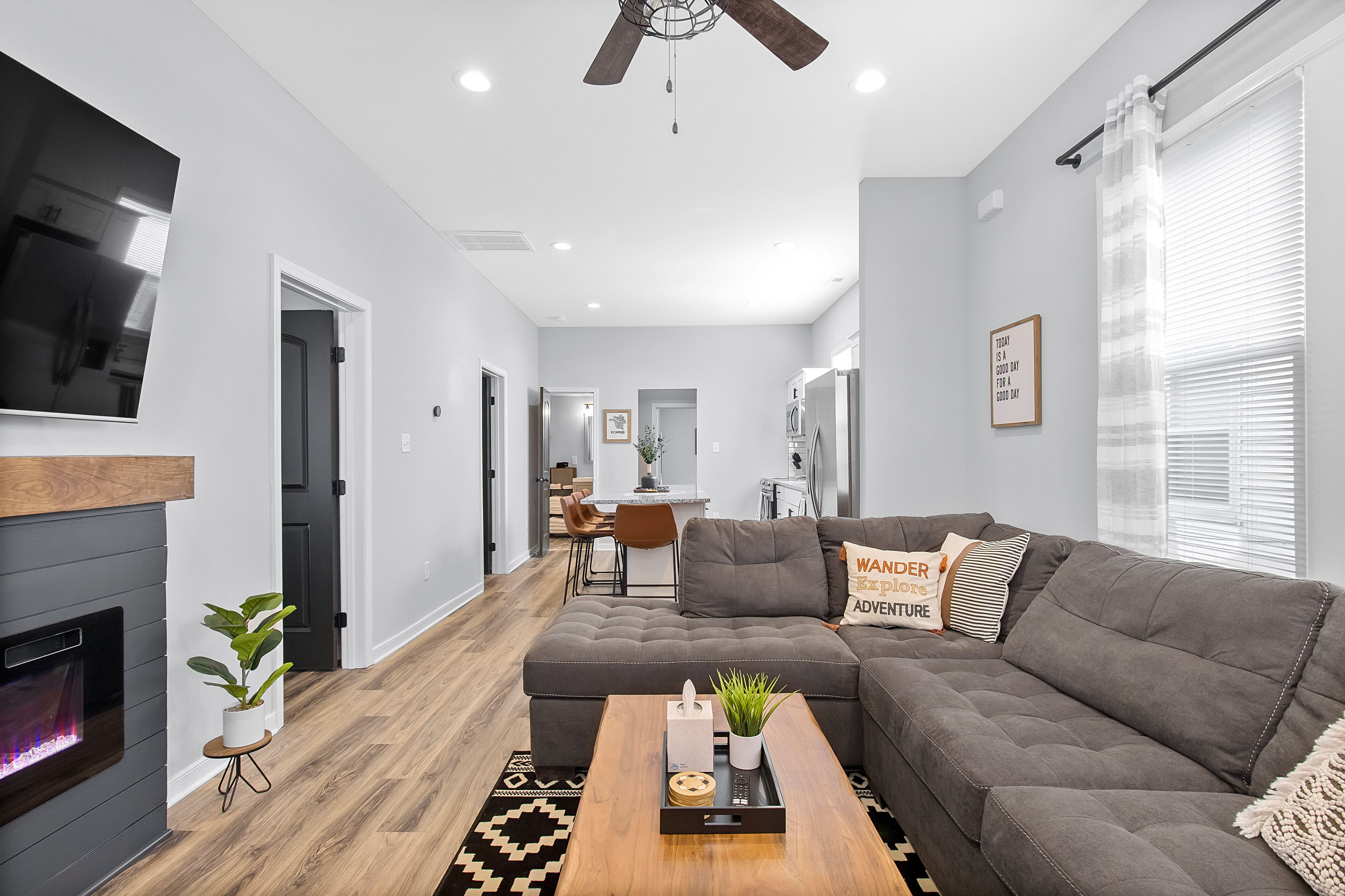 Mod Urban 2 BR with Fireplace and Private Backyard