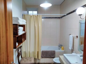 Douche, serviettes fournies