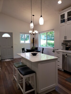 Fridge, microwave, oven, stovetop - Cozy Cottage in the Woods (Columbia Falls)