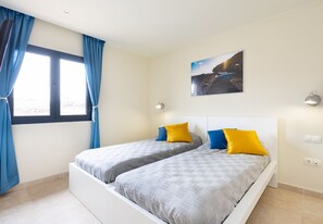 5 bedrooms, desk, soundproofing, iron/ironing board