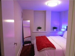 1 chambre, bureau, fer et planche à repasser, accès au Wi-Fi (inclus)