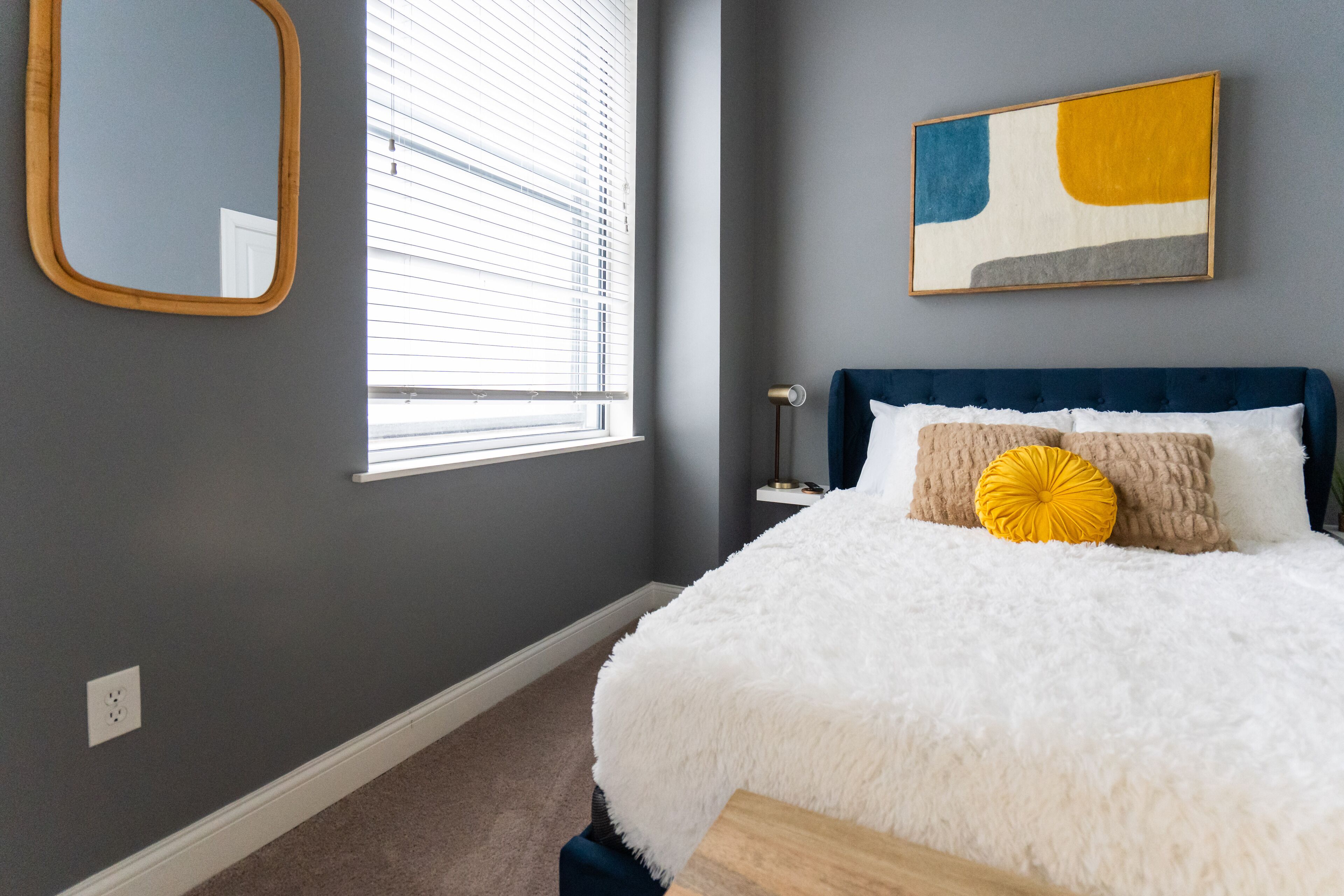 ★Downtown Indy Sky-rise Oasis with Amazing City Views★