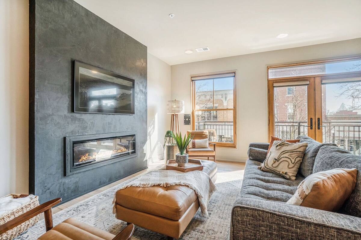 Premium Condo, 2 Bedrooms, Patio, City View | Living area