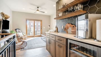 Premium Condo, 2 Bedrooms, Patio, City View | Living area