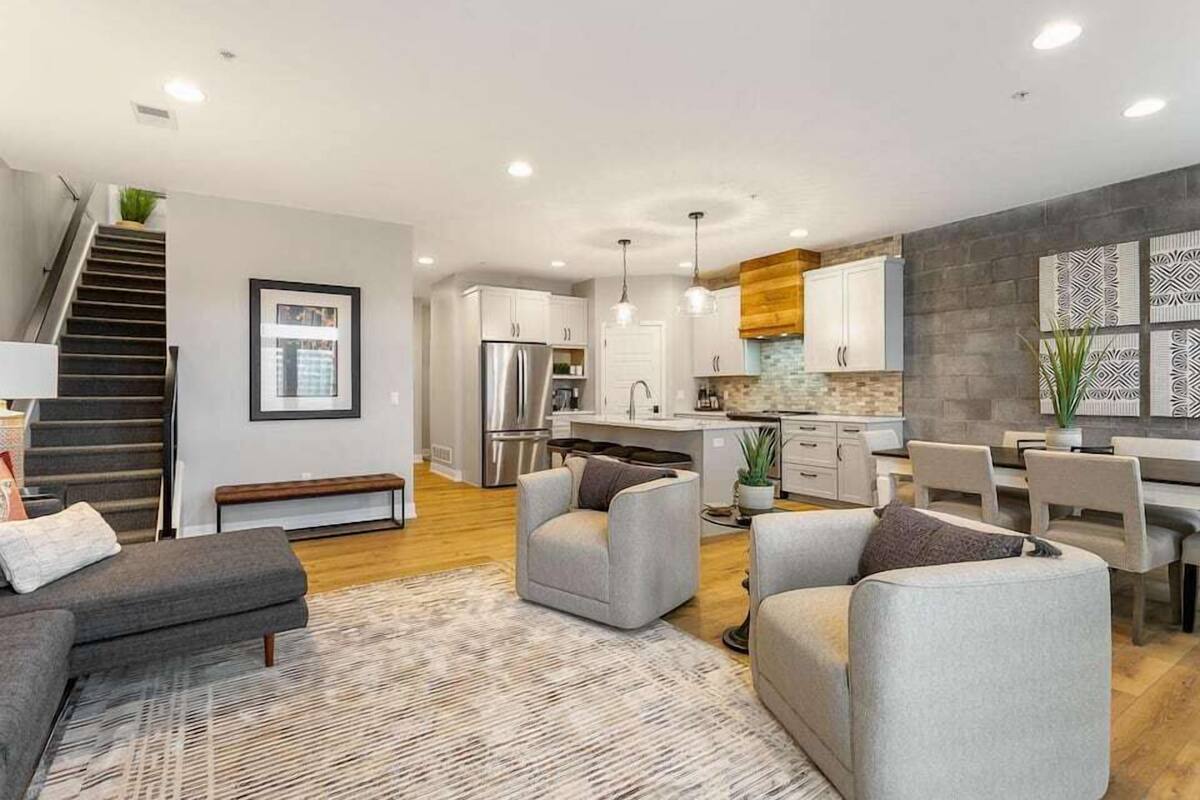 Family Condo, 2 Bedrooms, Terrace, City View | Living area