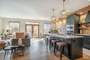 Premium Condo, 2 Bedrooms, Patio, City View | Private kitchen | Full-size fridge, microwave, oven, stovetop - The Evelyn (Holland)