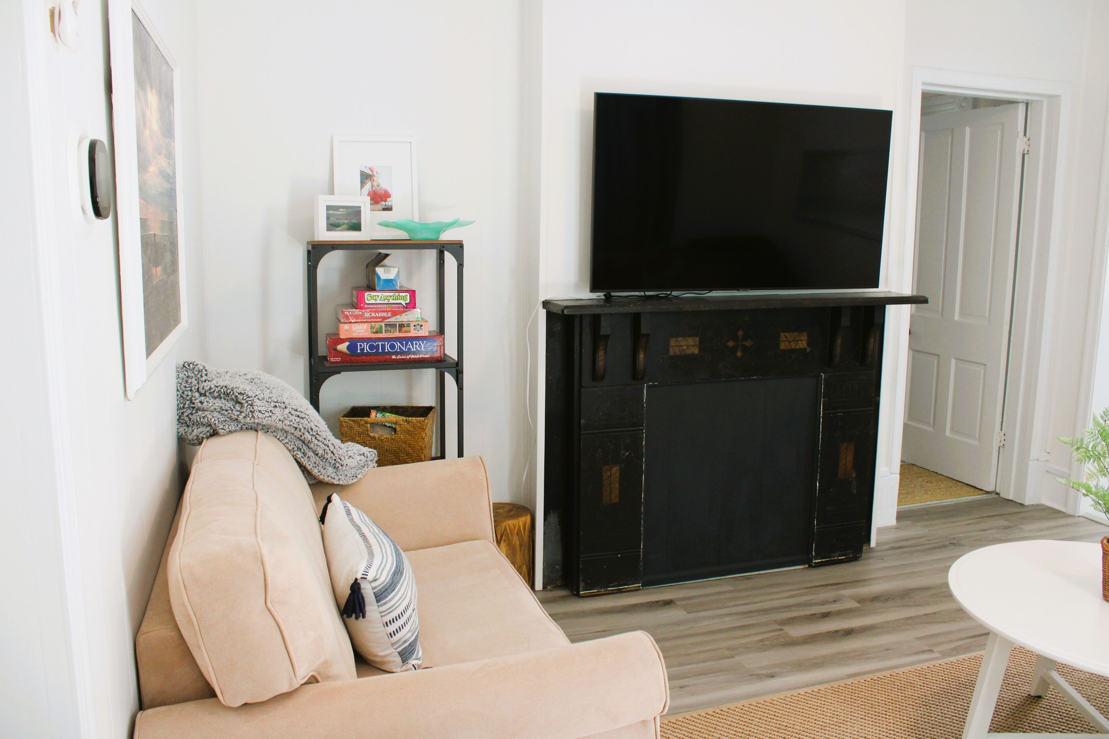 Sunny restored Victorian, 2 blocks from the beach