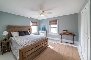 5 Schlafzimmer, Schreibtisch, Reisekinderbett, kostenloses WLAN